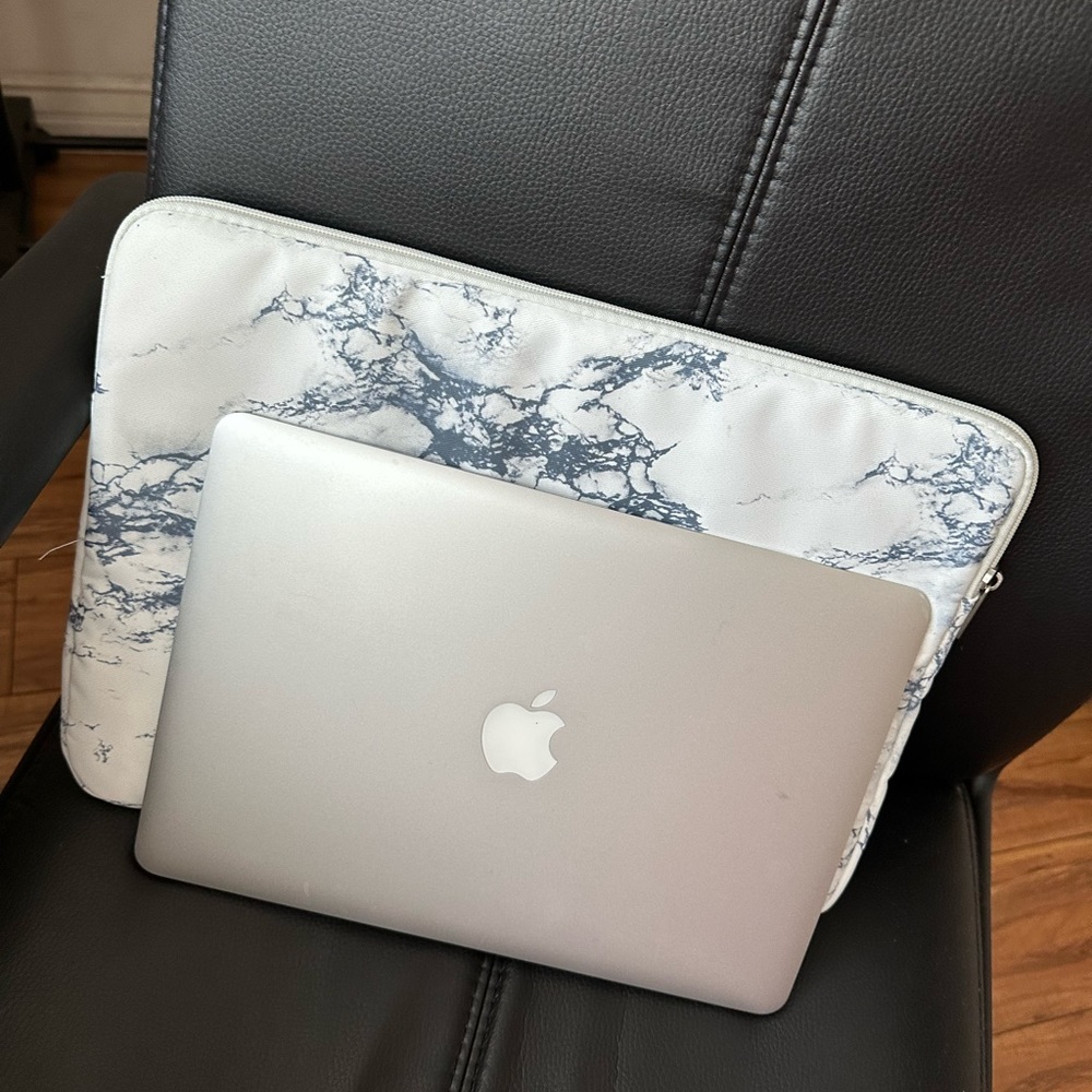 Marble-design computer case - Picture 2 of 3